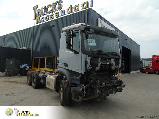 Châssis avec cabine Mercedes-Benz Arocs 2640 + 6x4 + functional / engine good + E...