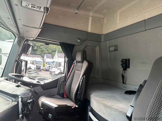 Standaard trekker - RHD Renault T 460