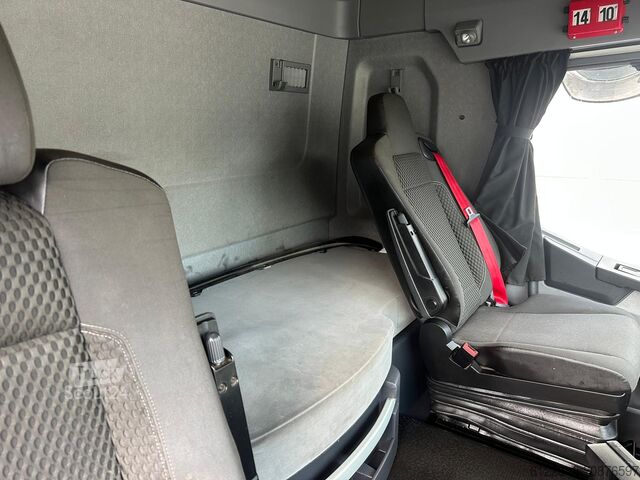 Standaard trekker - RHD Renault T 460