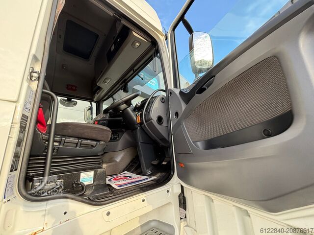 Tracteur routier standard - RHD DAF XF 106