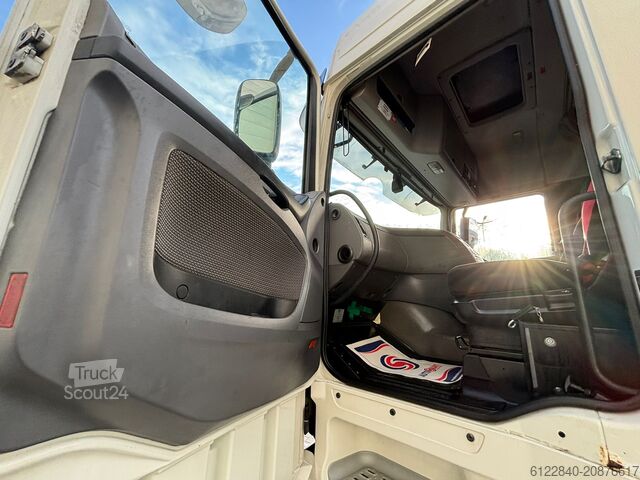 Tracteur routier standard - RHD DAF XF 106