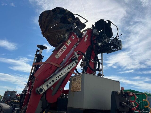 Semirremolque con grúa montada sobre camión TECNOKAR SEMIRIMORCHIO TECNOKAR SCARRABILE CON GRU