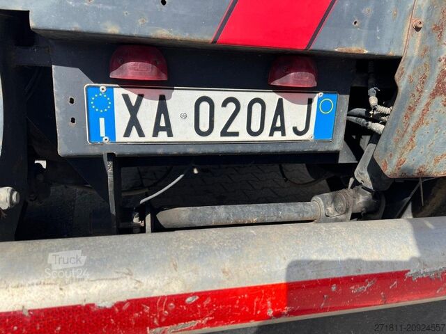 Semirremolque con grúa montada sobre camión TECNOKAR SEMIRIMORCHIO TECNOKAR SCARRABILE CON GRU