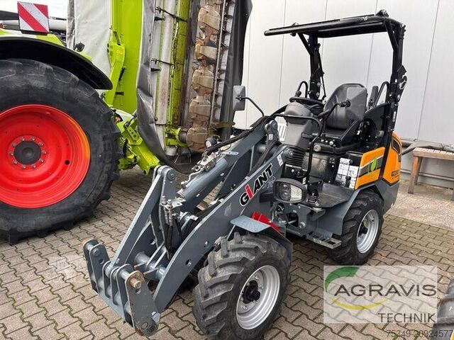 Dvorní nakladač Giant G2200E X-TRA