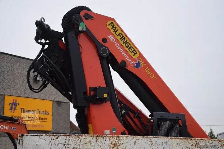 Vrachtwagen met kraan DAF CF 370