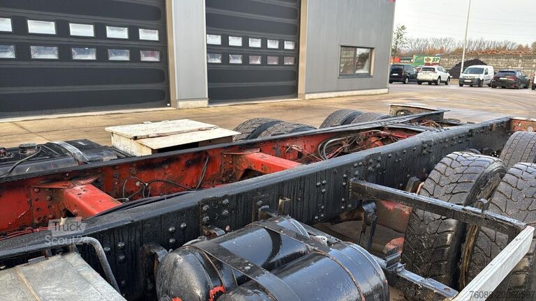 Kabinli şasi Iveco EUROTRAKKER 340 E 34 (POMPE MANUELLE / GRAND PO...