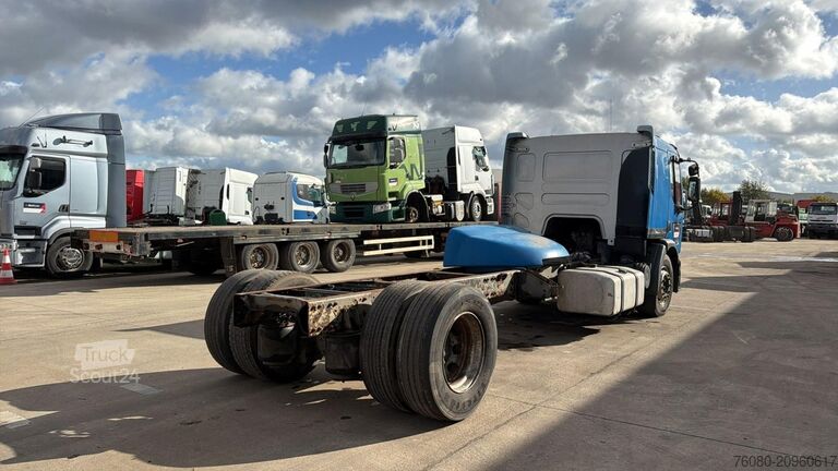 Chassis cabine Renault Premium 320 (BOITE MANUELLE / MANUAL GEARBOX)