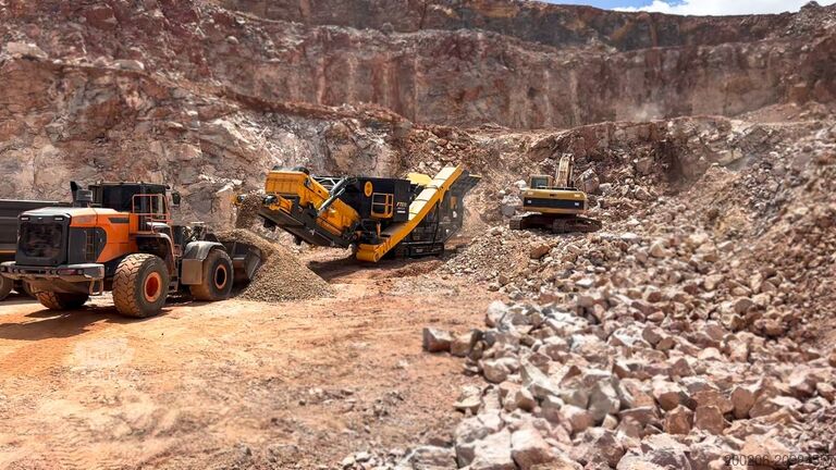 Drupinātājs FABO crusher 450-500 TPH Tracked Impact Crusher