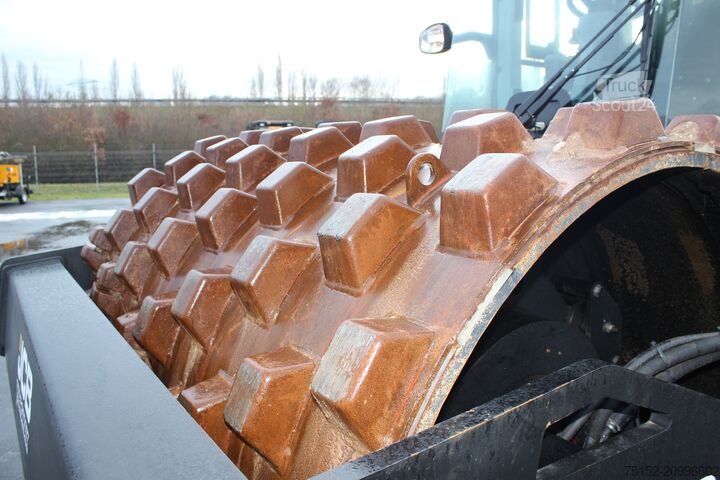 Walzenzug JCB Vibromax VM 118 D inkl. Schaffußbandage