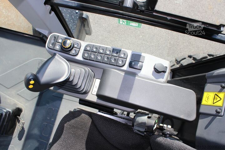 Walzenzug JCB Vibromax VM 118 D inkl. Schaffußbandage