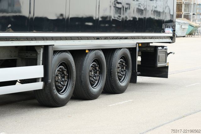 Semi-remorque fourgon SCHMITZ CARGOBULL SKO 24 / ROLLTOR / ZURRLEISTE BLACK 62 tsd km  !