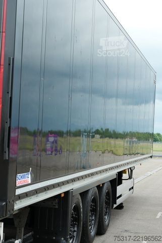Semi-remorque fourgon SCHMITZ CARGOBULL SKO 24 / ROLLTOR / ZURRLEISTE BLACK 62 tsd km  !