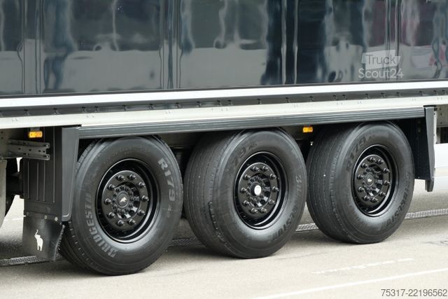 Semi-remorque fourgon SCHMITZ CARGOBULL SKO 24 / ROLLTOR / ZURRLEISTE BLACK 62 tsd km  !