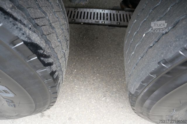 Semi-remorque fourgon SCHMITZ CARGOBULL SKO 24 / ROLLTOR / ZURRLEISTE BLACK 62 tsd km  !