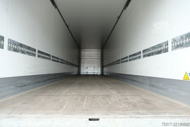 Semi-remorque fourgon SCHMITZ CARGOBULL SKO 24 / ROLLTOR / ZURRLEISTE BLACK 62 tsd km  !