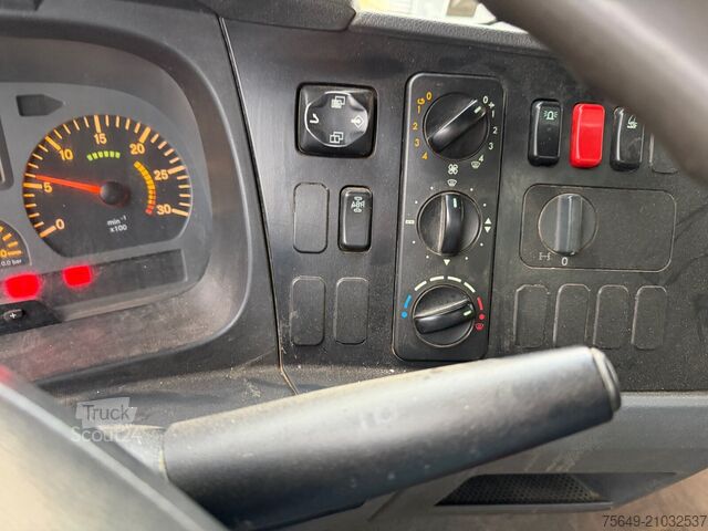 Driezijdige kipper bestelwagen Mercedes-Benz Atego 818 K 4x2 Atego 818 K 4x2, 2x AHK