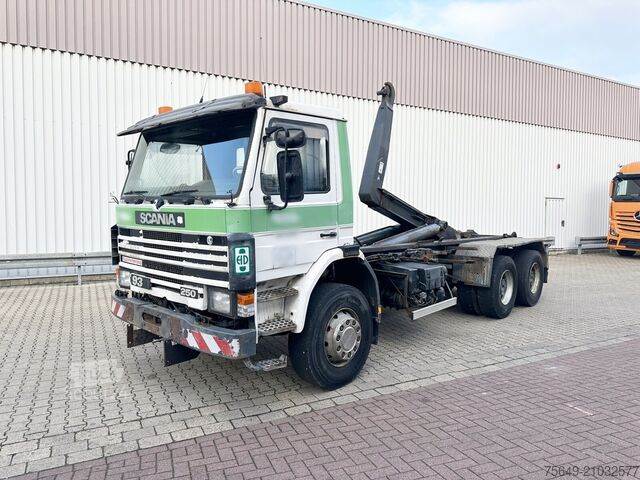 Camion benne à bras amovible Scania P93 HK 250 6x4L P93 HK 250 6x4L, Abrollkipper