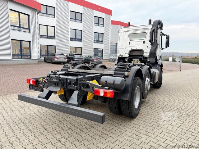 Lastbilchassi Mercedes-Benz Arocs 2542 L 6x2/4 Arocs 2542/45 L 6x2/4, Vorlauflenk-/liftachse, Navi, MultimediaCockpit