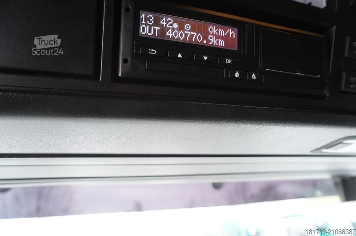 Tractor unit + refrigerated semi-trailer MAN TGX 18.510 4×2 tractor unit / Lamberet