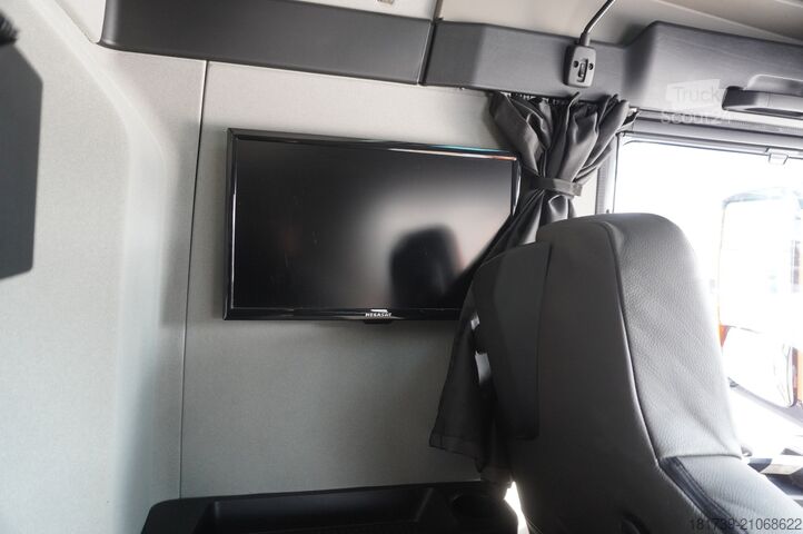 Standard tractor unit MAN TGX 33.580 6x4 tractor unit / GVM 70000