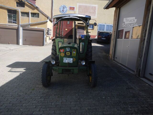 Traktori John Deere 820