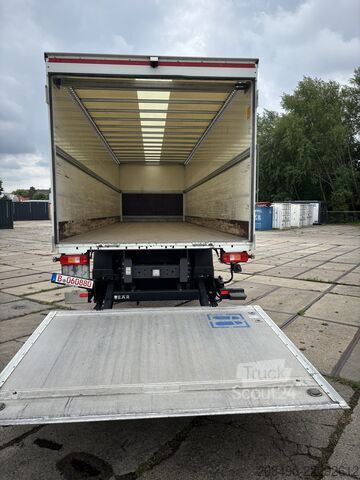 Вантажівка з кузовною надбудовою, задній підйомник 2 т Volvo FM 330 , 6x2