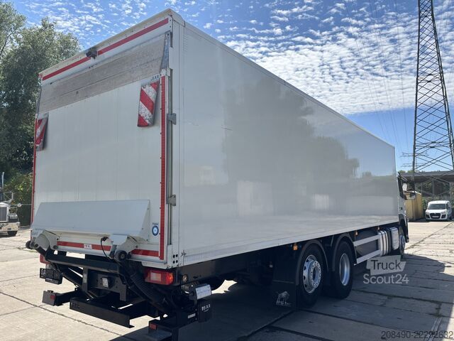 LKW mit Getränkekoffer mit 2,0 to LBW Volvo FM 330