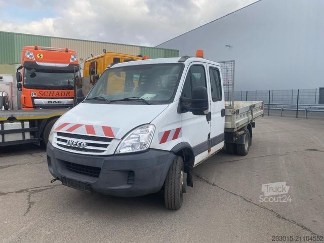Furgon z żurawiem samochodowym IVECO Daily  Doppelkabine 60 C 15  Hiab 017 T