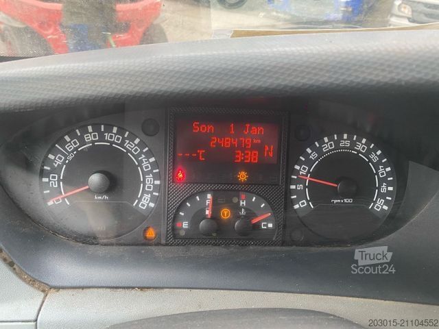 Furgon z żurawiem samochodowym IVECO Daily  Doppelkabine 60 C 15  Hiab 017 T