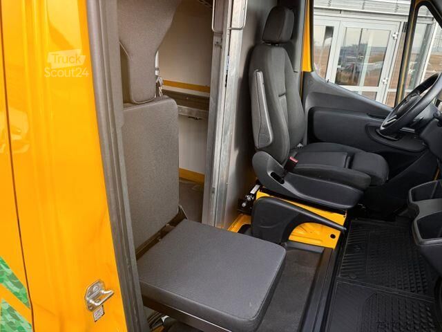 Hochdachkombi Mercedes-Benz eSprinter 312 DHL Regal KEP-Ausbau