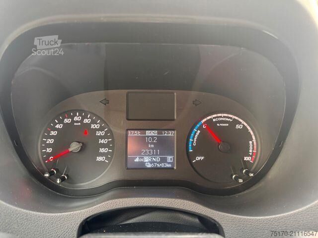 Hochdachkombi Mercedes-Benz eSprinter 312 DHL Regal KEP-Ausbau