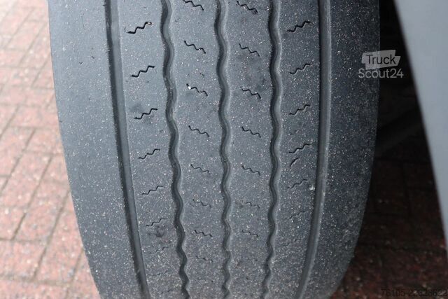 Resväska Volvo FE 250 Bak+Klep Dhollandia 2.000 kg 4x2. New ta...
