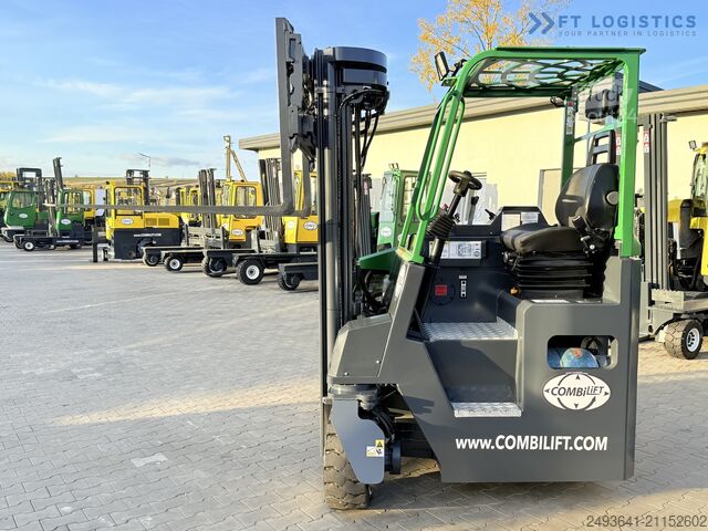 Chariot élévateur multidirectionnel Combilift CB4000 GAS TRIPLEX 5200 POSITIONER