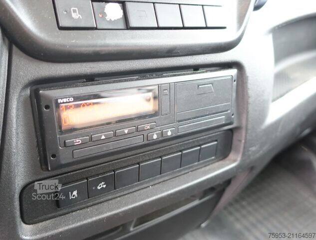 Furgoneta de bebidas Iveco 70 C 18 Daily Getränke Schwenkwand LBW Klima