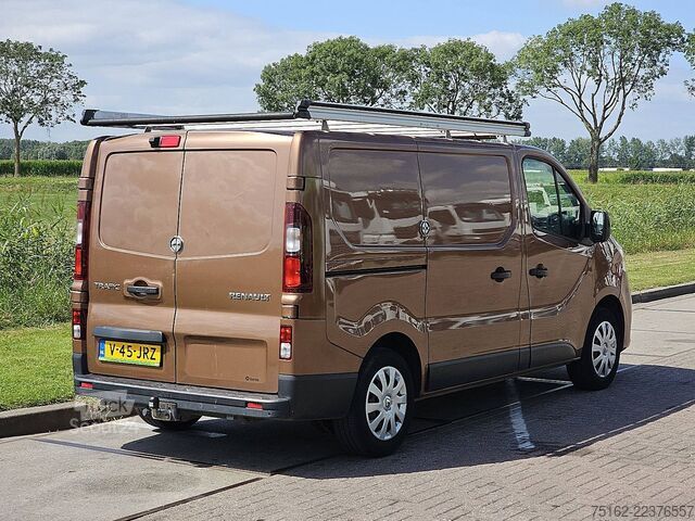 Korkeakattoinen farmari RENAULT TRAFIC