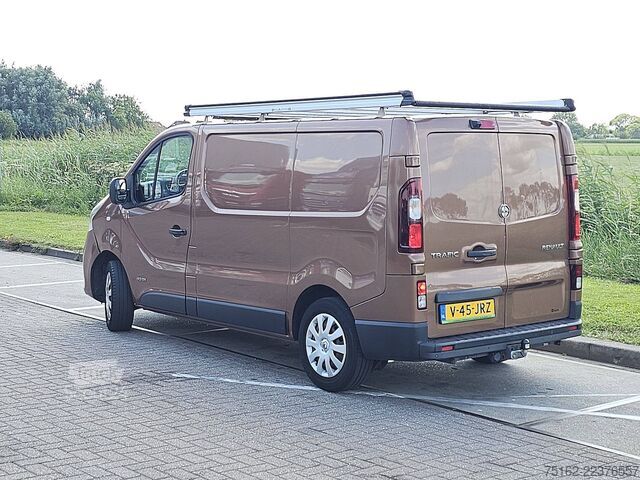 Korkeakattoinen farmari RENAULT TRAFIC