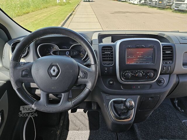 Korkeakattoinen farmari RENAULT TRAFIC