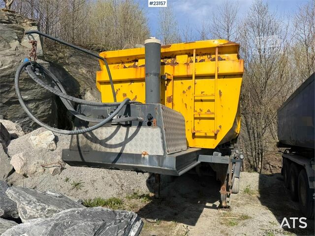  Maur Bilpåbygg 3-axle tipping semi-trailer for sale as a repair o