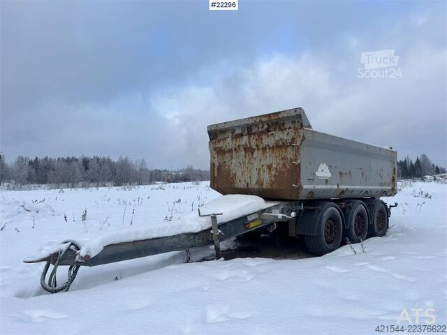  Maur Triple-Axle Trailer