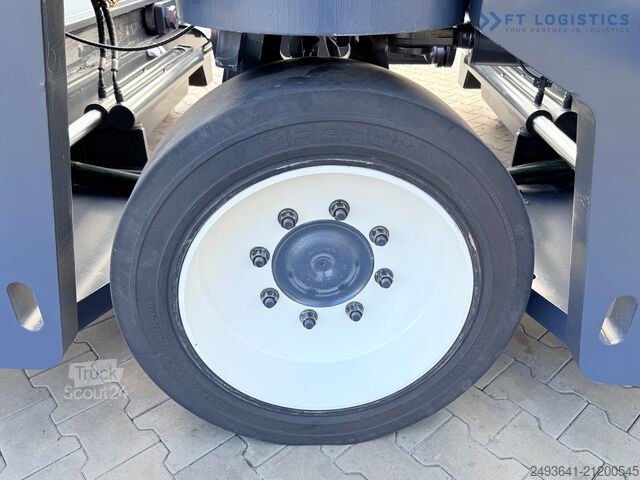 Stivuitor cu patru direcții Combilift C8000 GAS TRIPLEX 8300 WIDE POSITIONER