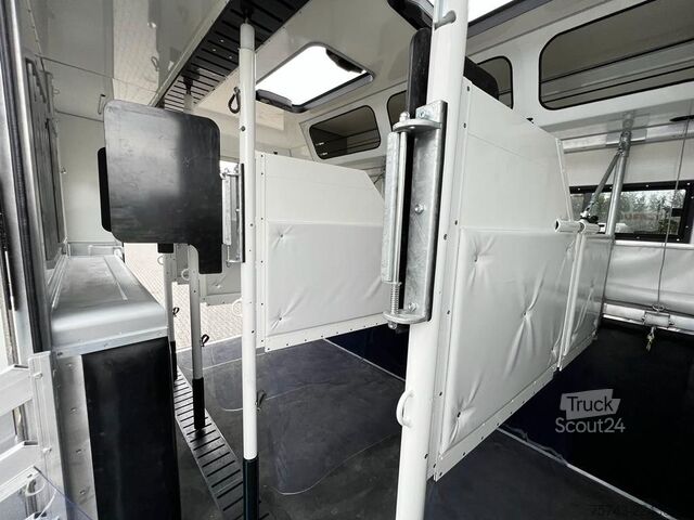 Szarvasmarha-szállító teherautó MERCEDES-BENZ ATEGO 1530 TT-XL  5 Pferde POP-OUT