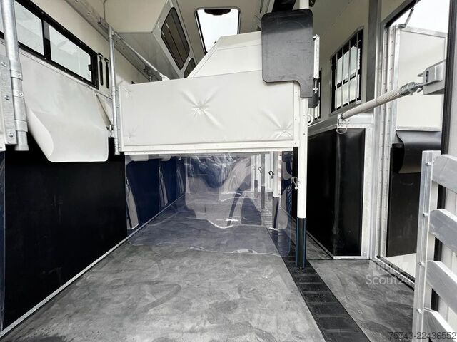 Szarvasmarha-szállító teherautó MERCEDES-BENZ ATEGO 1530 TT-XL  5 Pferde POP-OUT