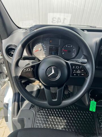 Dubă cu acoperiș înalt MERCEDES-BENZ Sprinter 215 9G-TR HOCH+LANG KLIMA 3-SITZ KAMERA