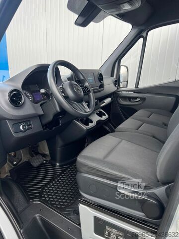 Duba panelată MERCEDES-BENZ Sprinter 215 9G-TR HOCH+LANG KLIMA 3-SITZ KAMERA
