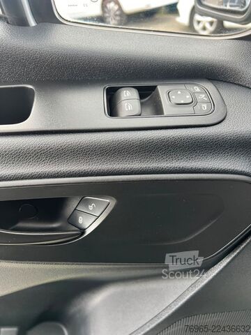 Duba panelată MERCEDES-BENZ Sprinter 215 9G-TR HOCH+LANG KLIMA 3-SITZ KAMERA