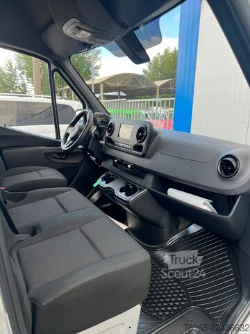 Duba panelată MERCEDES-BENZ Sprinter 215 9G-TR HOCH+LANG KLIMA 3-SITZ KAMERA