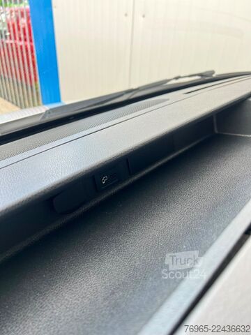 Duba panelată MERCEDES-BENZ Sprinter 215 9G-TR HOCH+LANG KLIMA 3-SITZ KAMERA