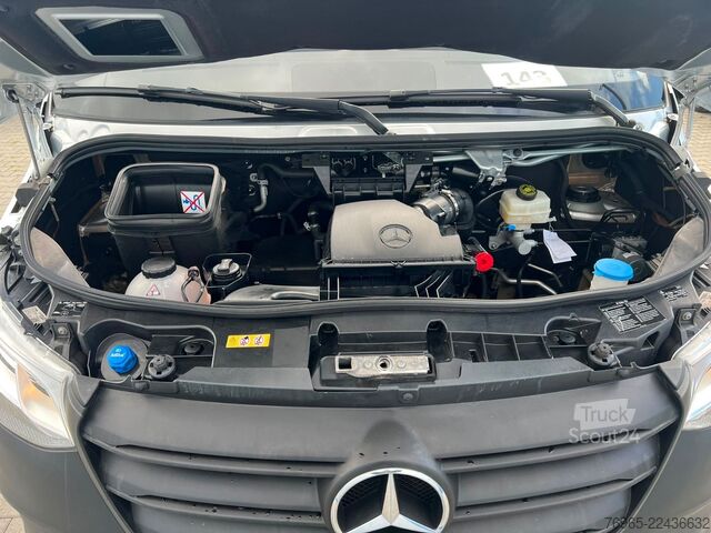 Duba panelată MERCEDES-BENZ Sprinter 215 9G-TR HOCH+LANG KLIMA 3-SITZ KAMERA