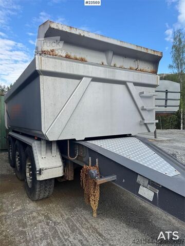  Istrail Triple-Axle Trailer