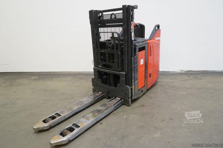 Hochhubwagen Linde D 12 SP 133
